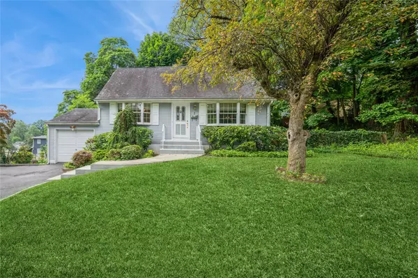 5 Hillaire PL, Nanuet, NY 10954