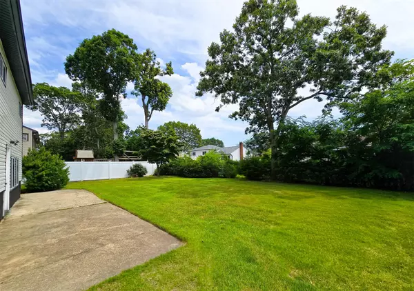 Massapequa, NY 11758,109 North DR