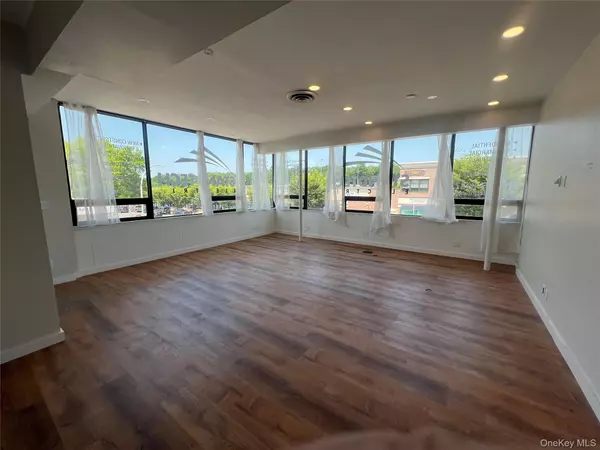 Port Washington, NY 11050,938 Port Washington BLVD #2