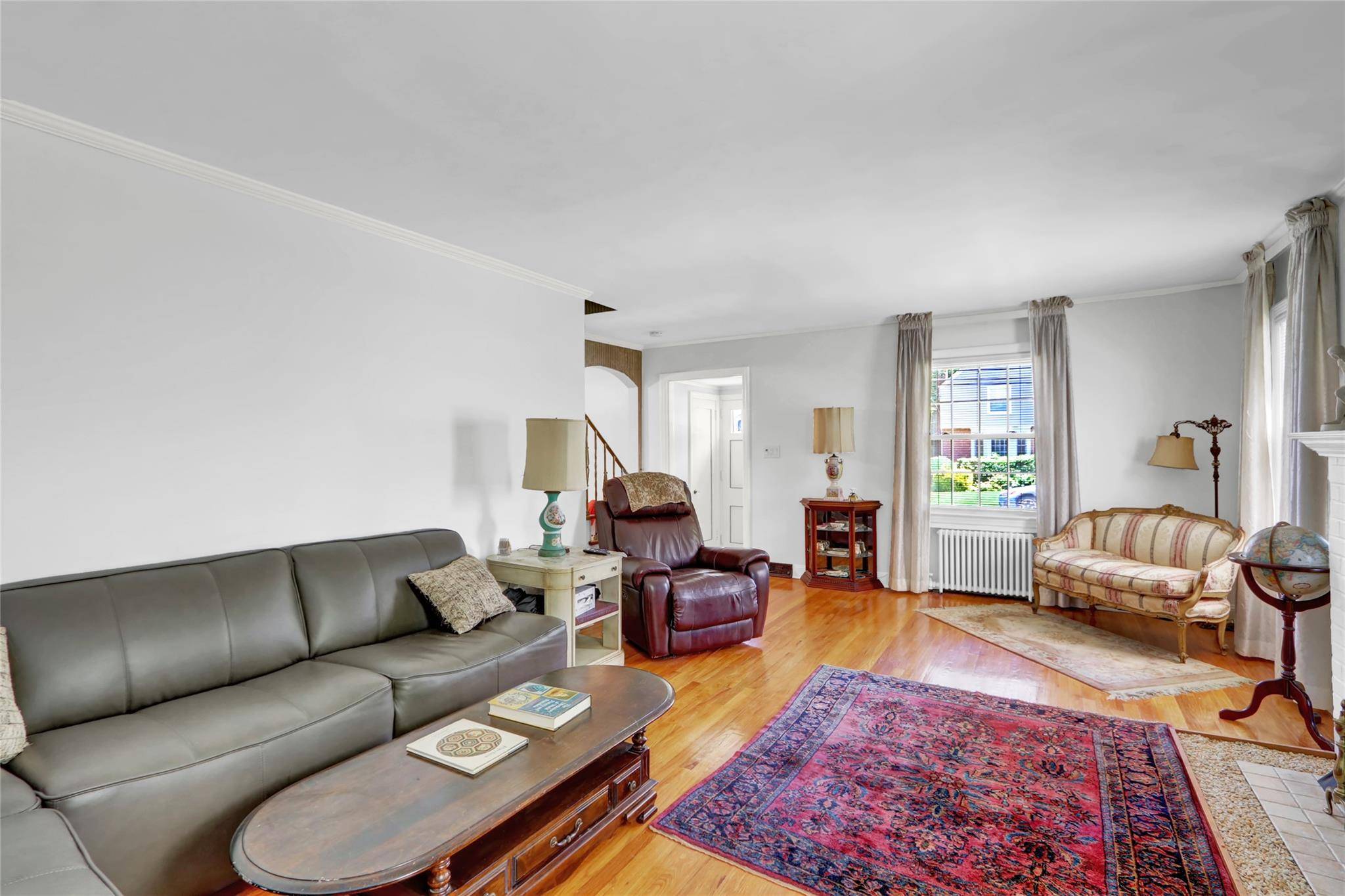 Great Neck, NY 11023,8 Plymouth RD