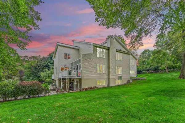 Carmel, NY 10512,4 Lake Gilead RD