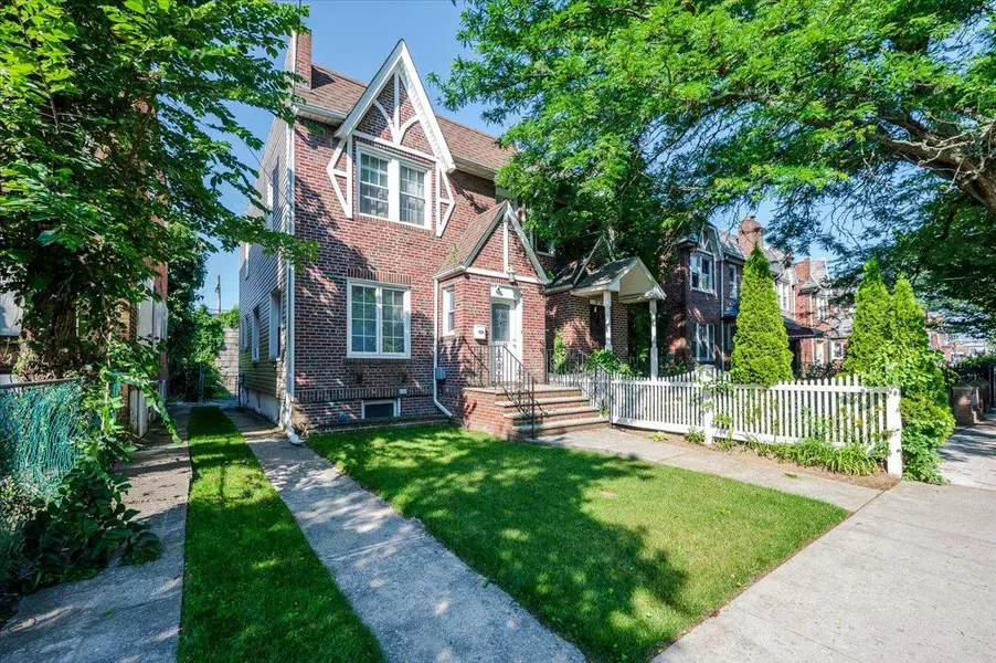 13720 Westgate ST, Springfield Gardens, NY 11413