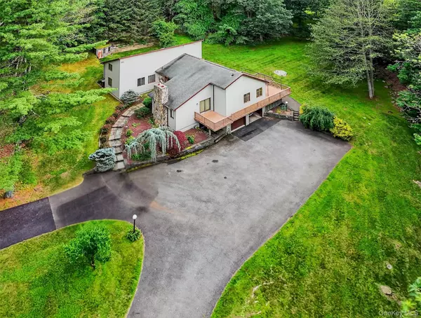 35 Greenlawn RD, Amawalk, NY 10501