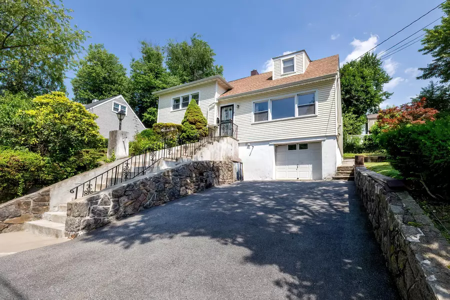 18 Gainsborg AVE, West Harrison, NY 10604