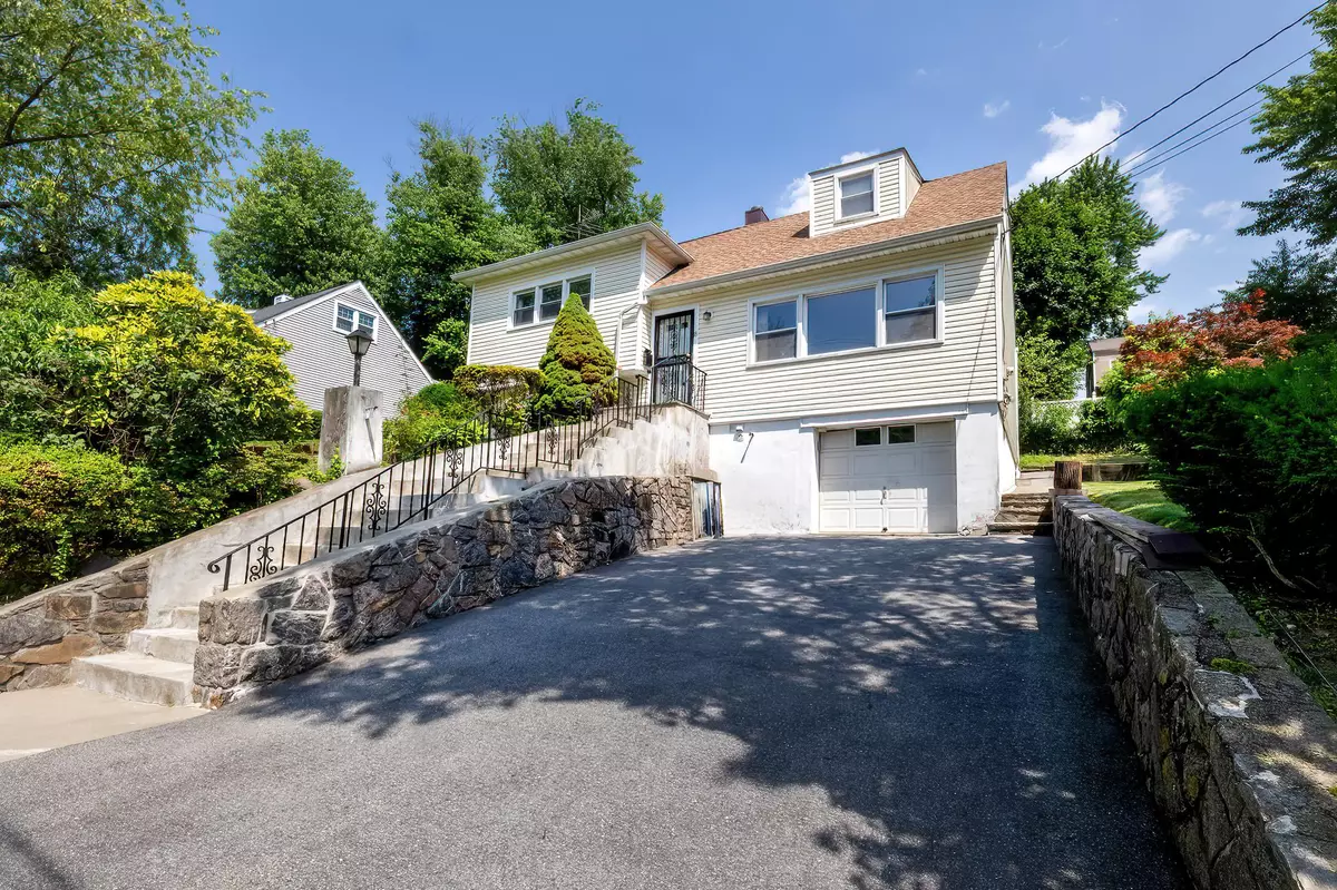 West Harrison, NY 10604,18 Gainsborg AVE