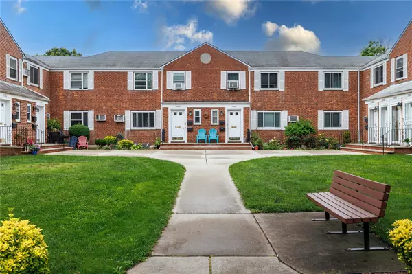 71-12 260 ST #H    1st Floor, Glen Oaks, NY 11004