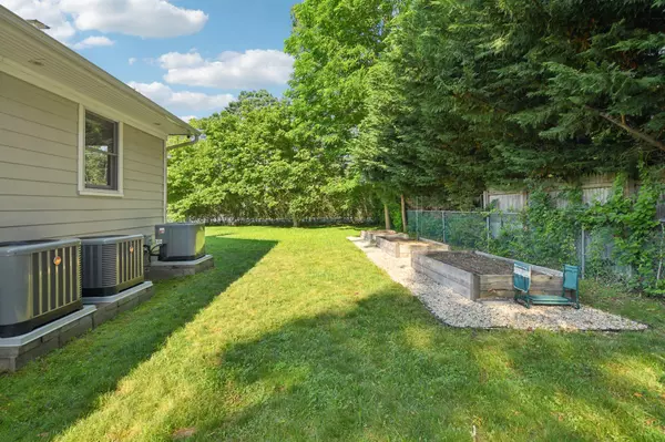 Hampton Bays, NY 11946,34 Nassau RD
