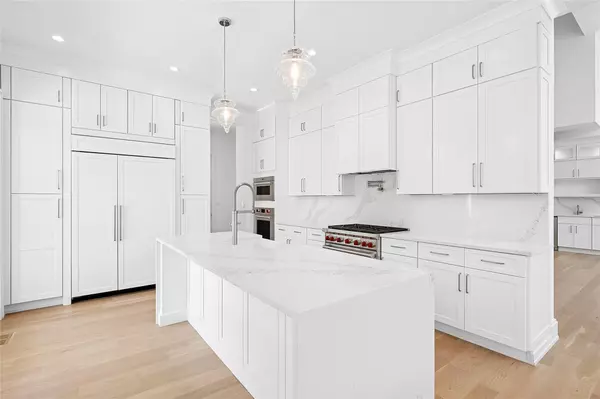 East Hampton, NY 11963,278 Hampton ST