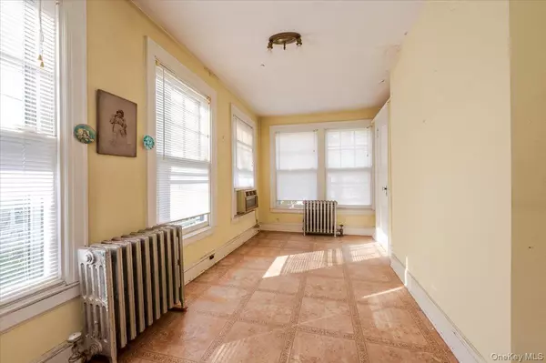 Great Neck, NY 11020,4627 Jayson AVE