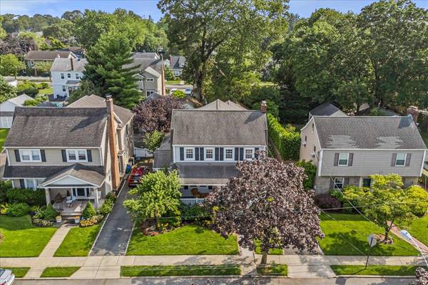 Rockville Centre, NY 11570,74 Raymond ST