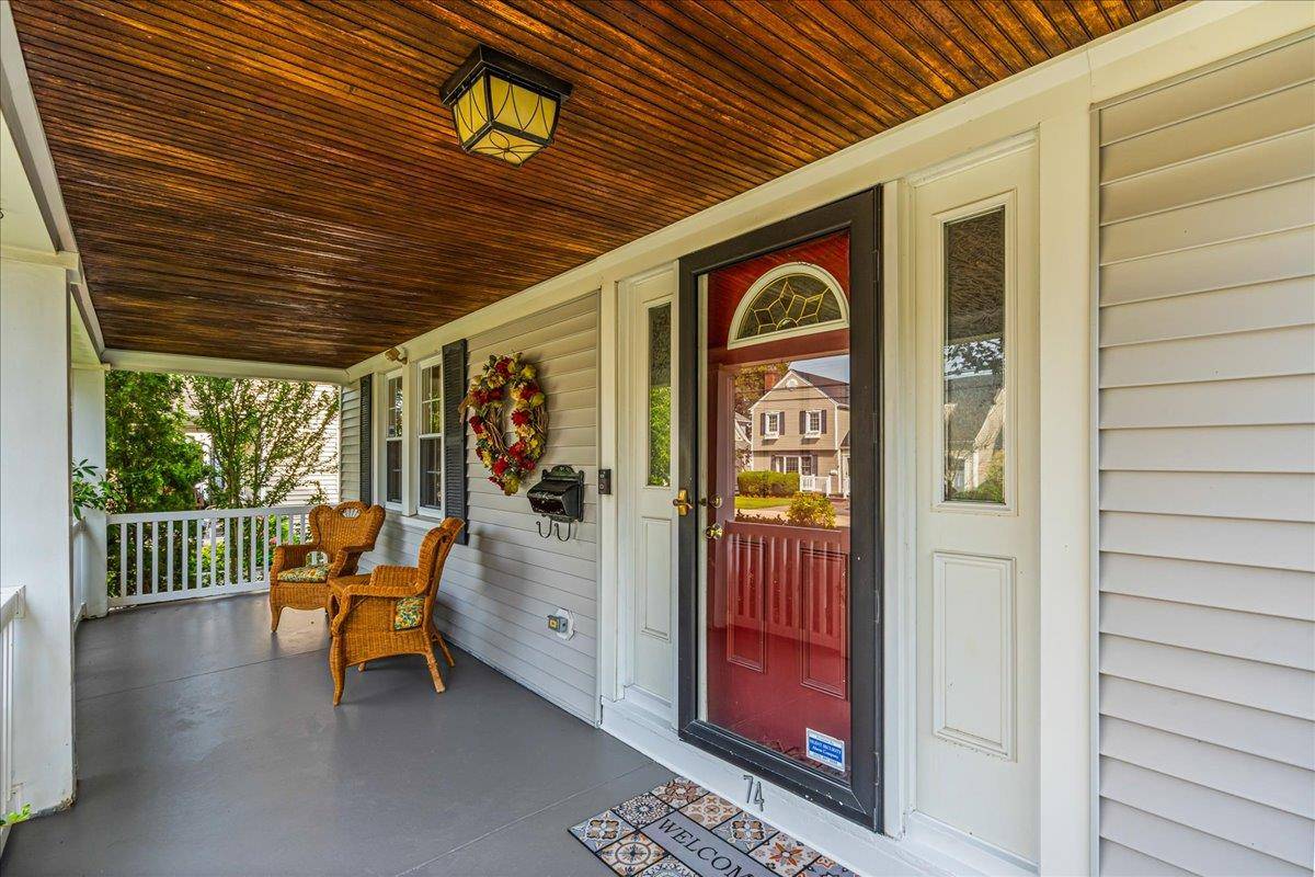 Rockville Centre, NY 11570,74 Raymond ST