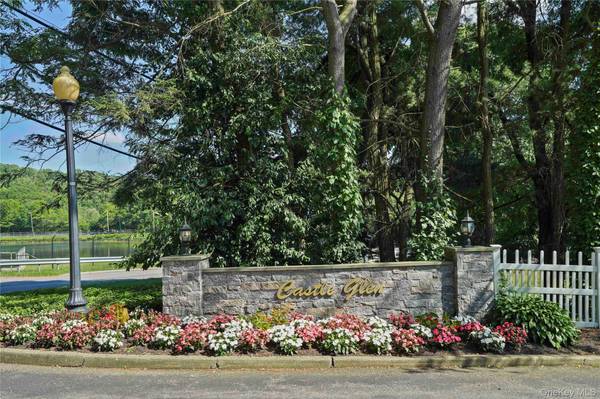 9 Pinewood CIR, White Plains, NY 10603