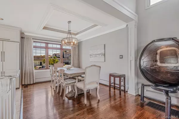 Babylon, NY 11702,33 Pershing AVE