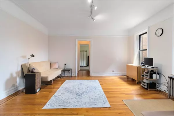 Jackson Heights, NY 11372,83-10 35th AVE #5B