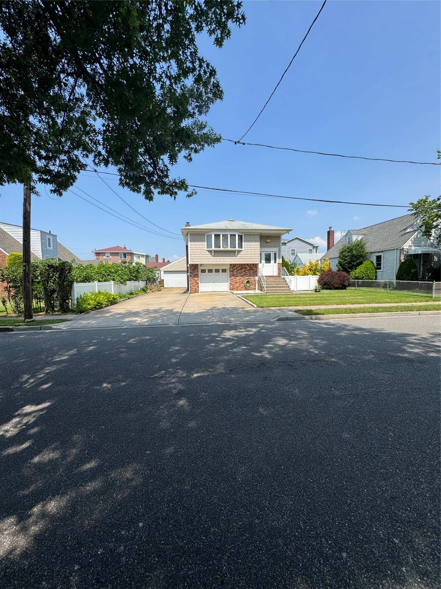Valley Stream, NY 11580,14 Edwards PL