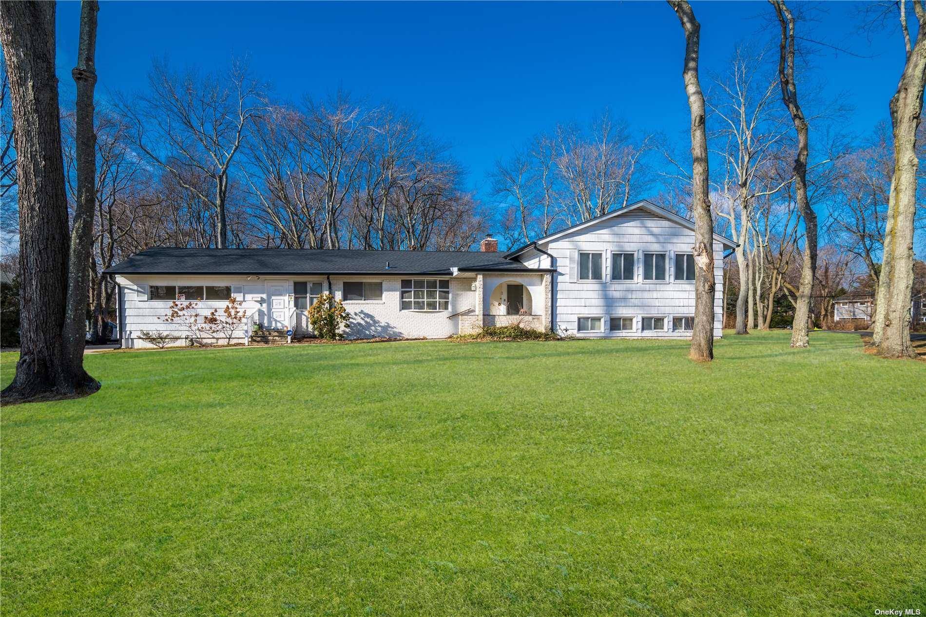 Great Neck, NY 11024,119 Hicks LN