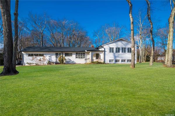 Great Neck, NY 11024,119 Hicks LN
