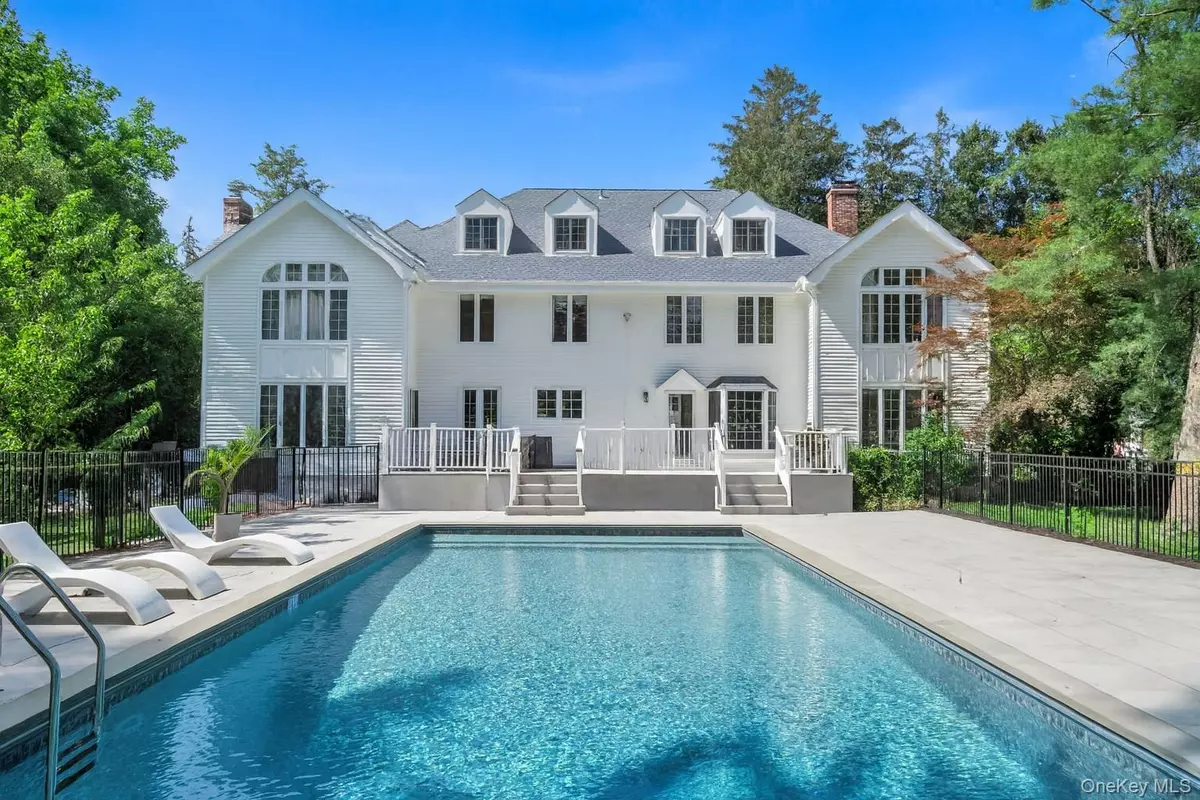 Woodbury, NY 11797,304 Syosset Woodbury RD