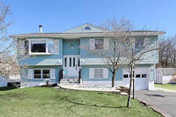 15 Castle CT, Thiells, NY 10984