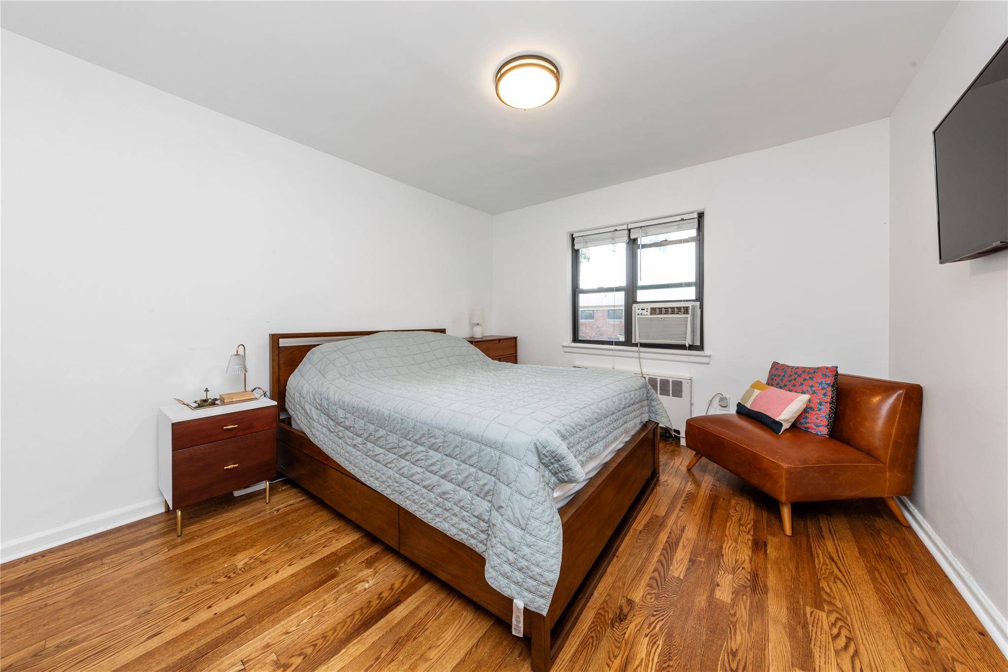 Oakland Gardens, NY 11364,218-02 73rd AVE #Upper