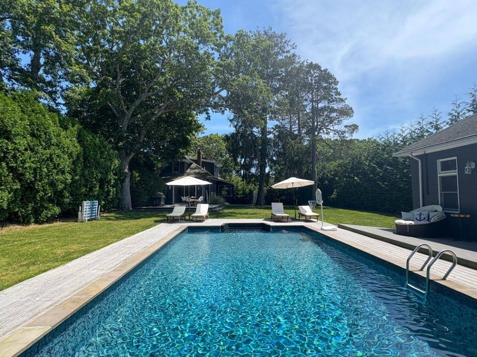 255 Sunset AVE, Westhampton Beach, NY 11978