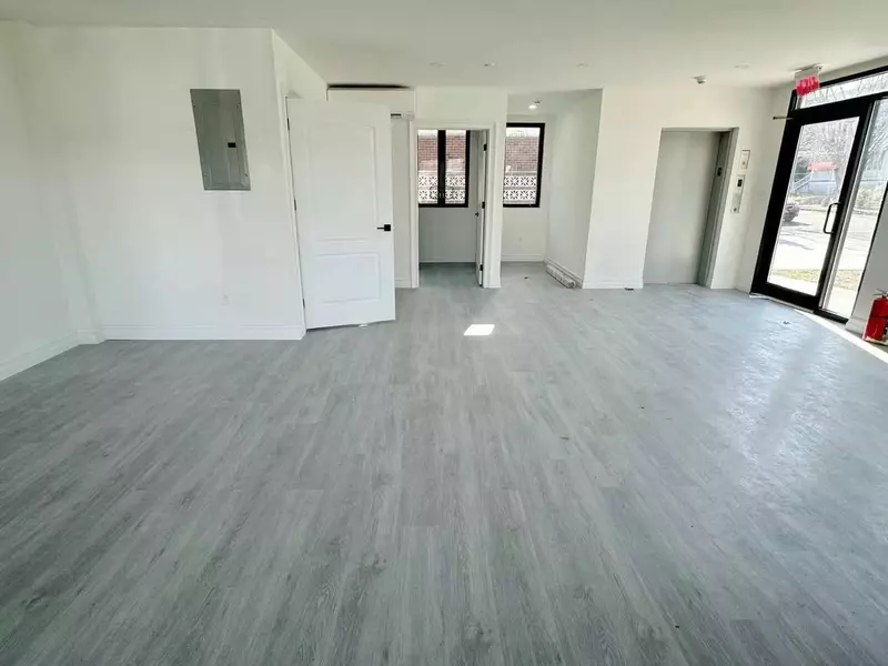 33-03 213th ST, Bayside, NY 11361