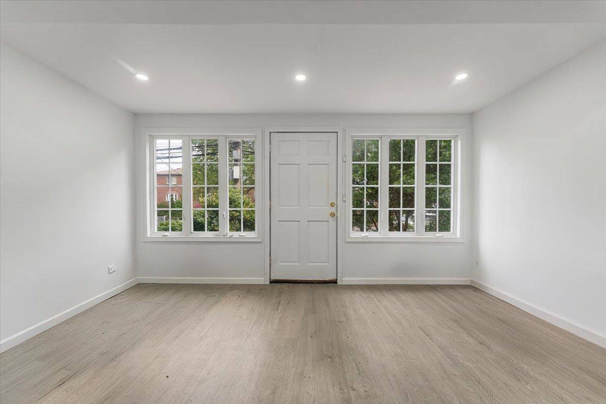 Bronx, NY 10473,1909 Lacombe AVE