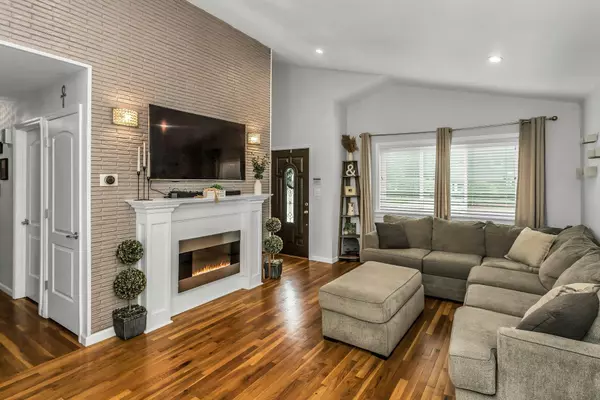 Deer Park, NY 11729,258 W 10th ST