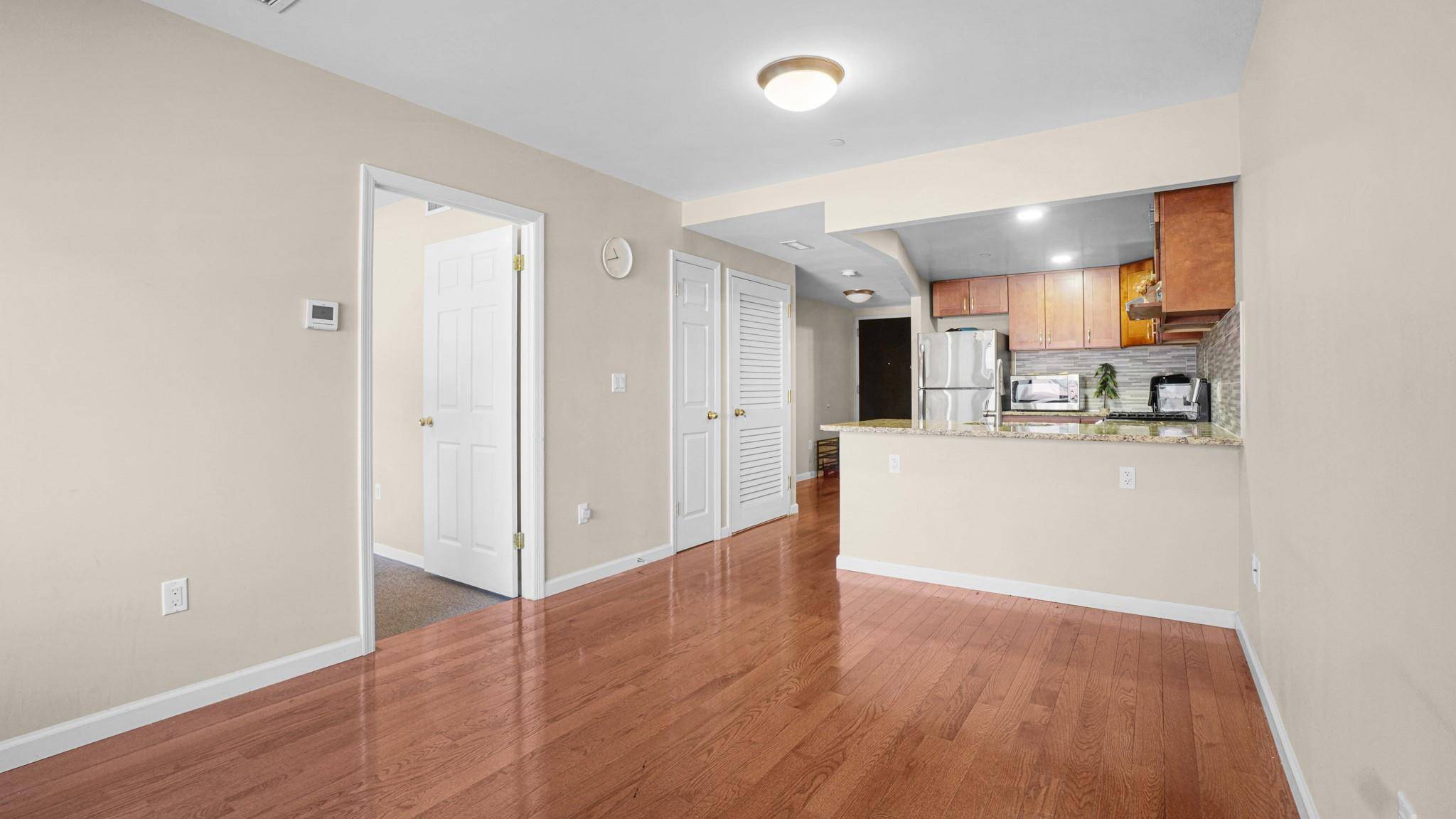 Jamaica, NY 11432,172-18 Jamaica AVE #2B