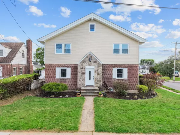 126 Lutz DR, Valley Stream, NY 11580