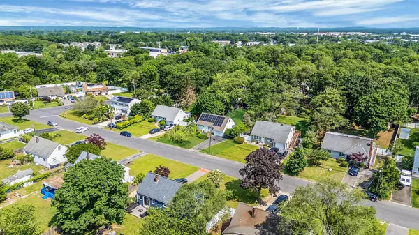 Bay Shore, NY 11706,41 W Lakeland ST