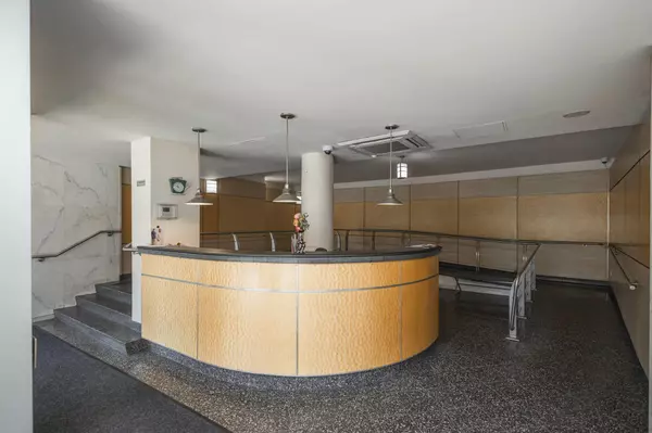 Rego Park, NY 11374,61-25 98th ST #11E