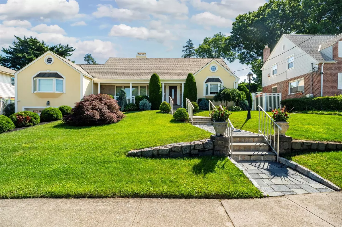 Yonkers, NY 10704,168 Dunwoodie ST