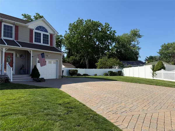 Copiague, NY 11726,4 Anthony CT