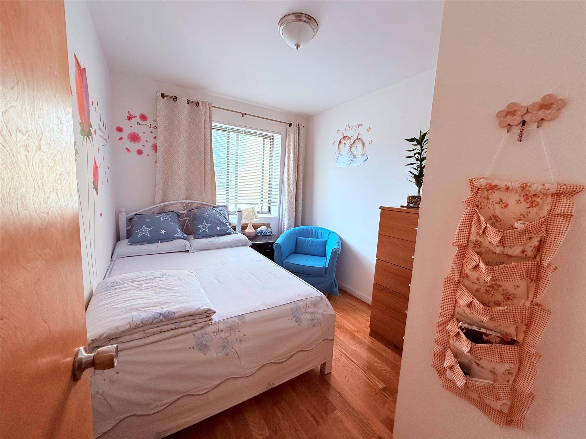 Flushing, NY 11354,142-25 37th AVE #2E