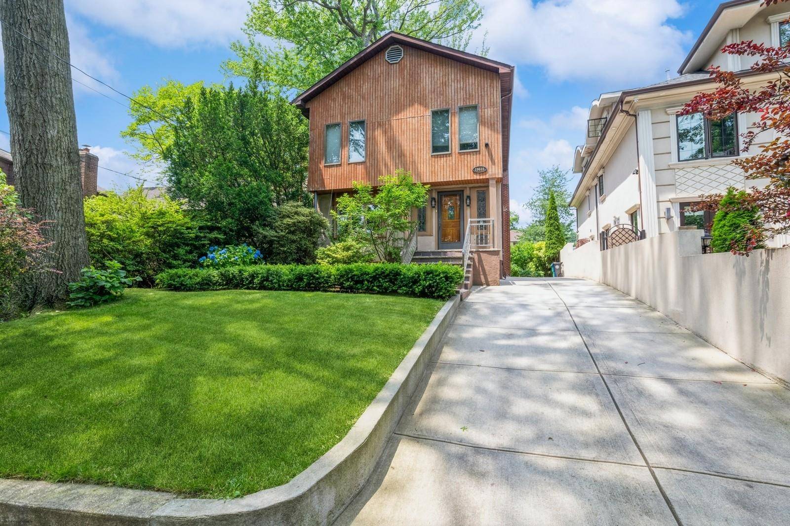 Holliswood, NY 11423,19615 Como AVE