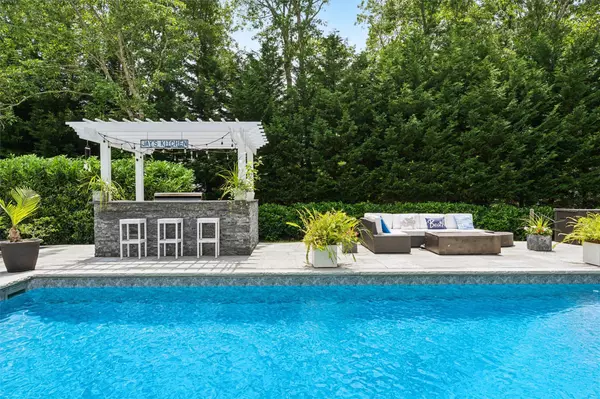 Quogue, NY 11959,15 Blueberry LN