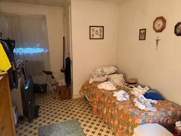 Elmont, NY 11003,208 Evans AVE