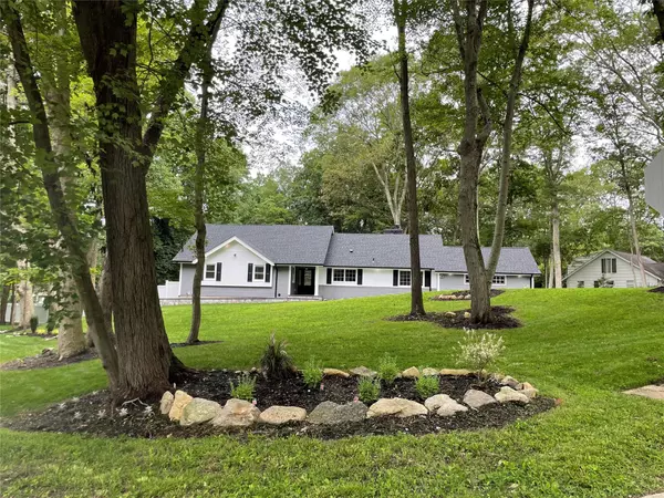 511 Magnolia LN, Dix Hills, NY 11746