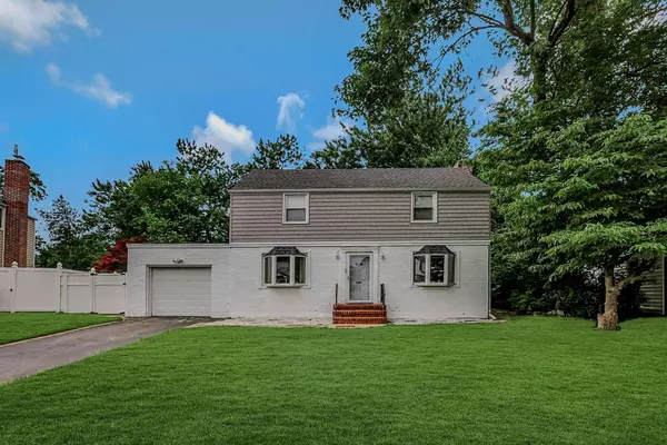 4 Wilwade RD, Great Neck, NY 11020