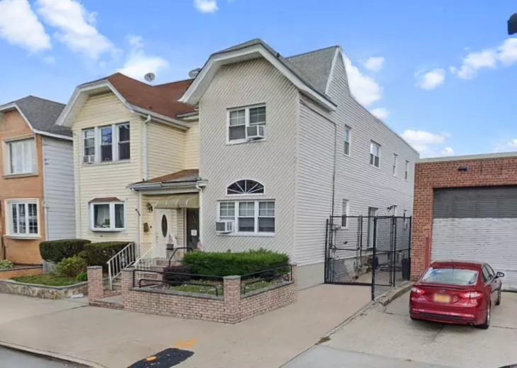 Middle Village, NY 11379,6955 78th ST