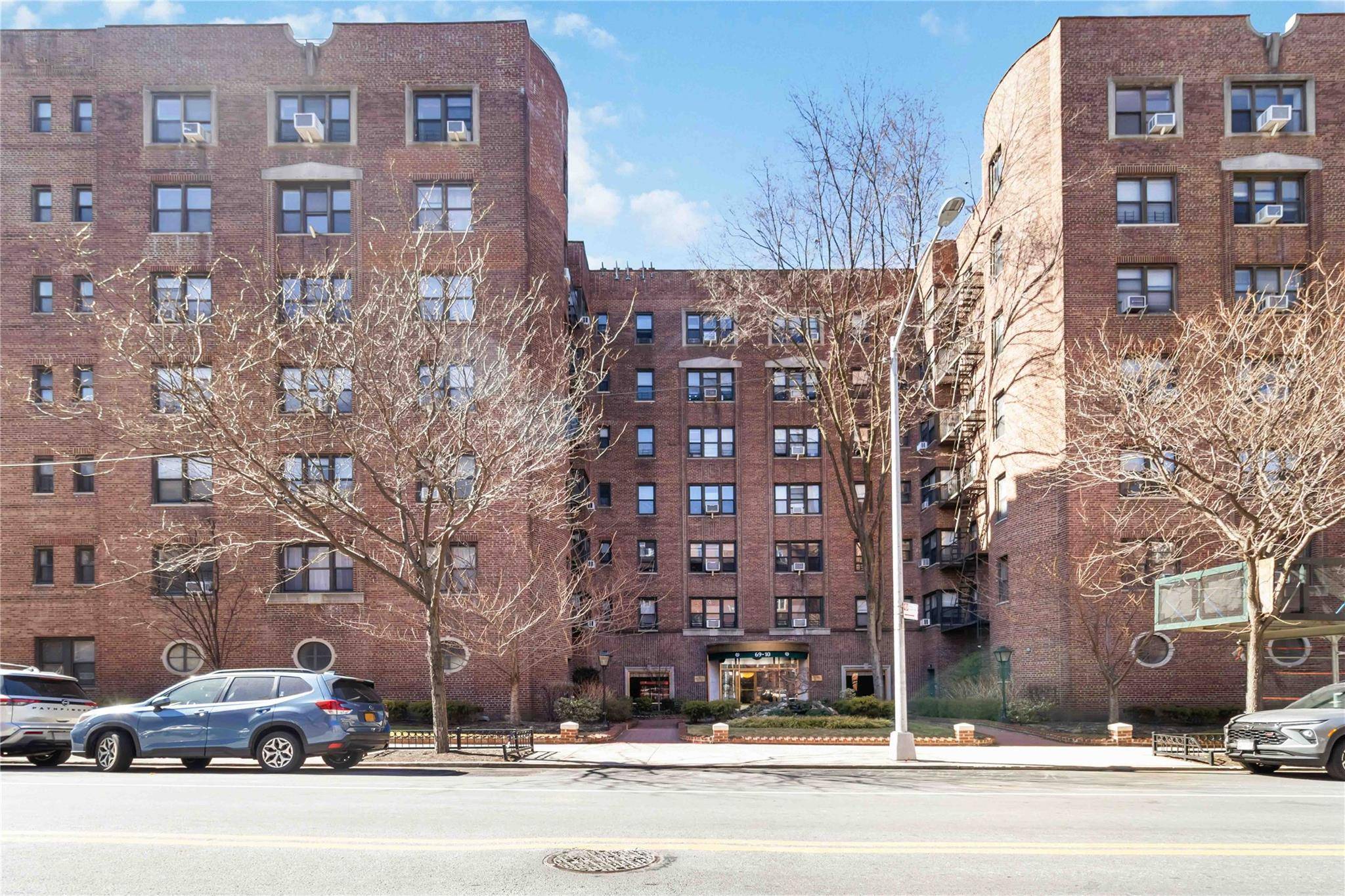 Forest Hills, NY 11375,69-10 Yellowstone Boulevard #505
