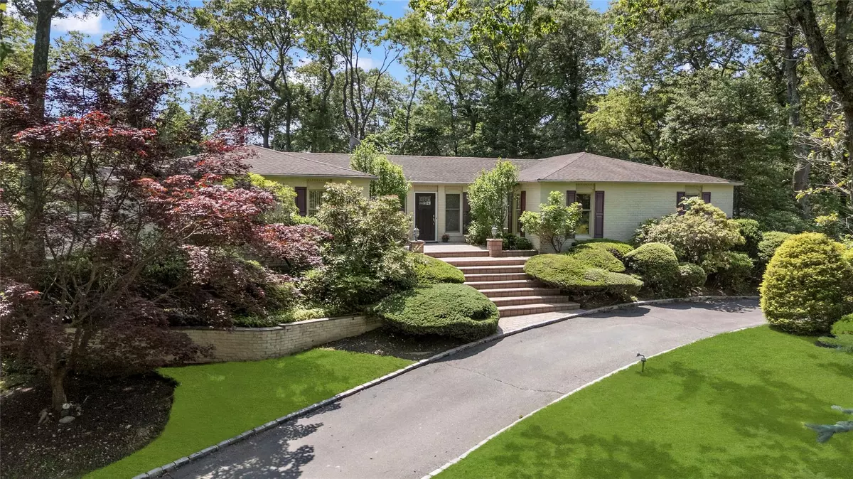 Dix Hills, NY 11746,14 Durham DR