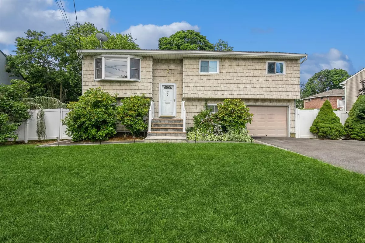 Lindenhurst, NY 11757,804 N Alleghany AVE