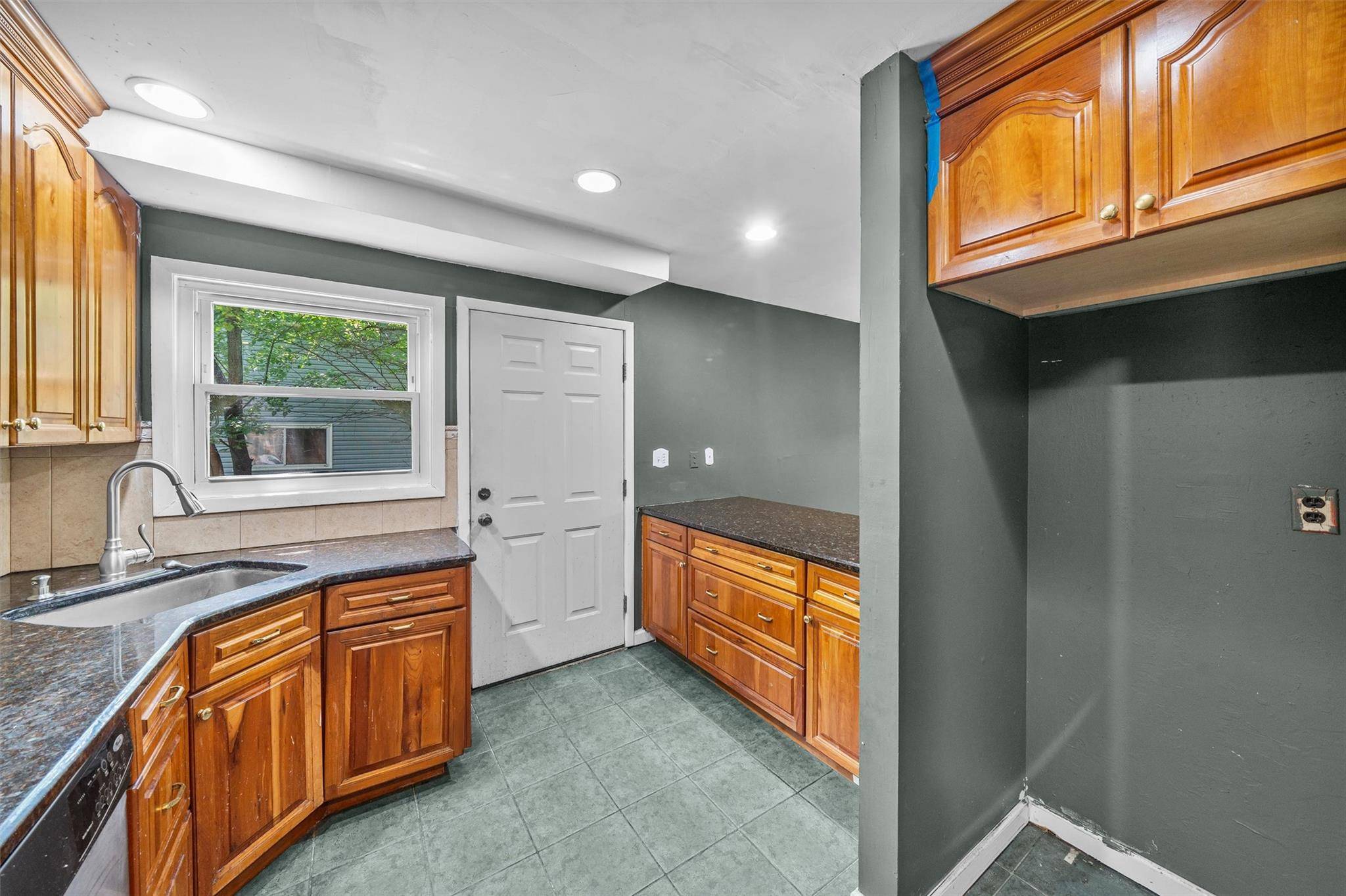 Nanuet, NY 10954,87 N Pascack RD