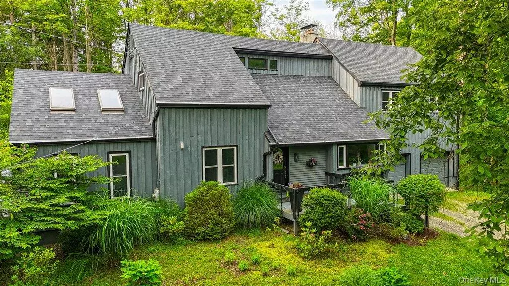 Rhinebeck, NY 12572,11 Cove RD
