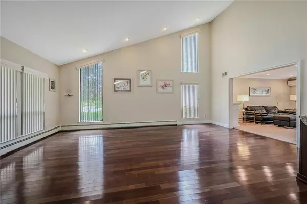 Syosset, NY 11791,160 Coachman PL