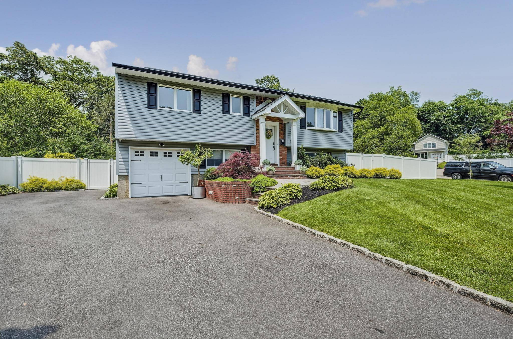 Commack, NY 11725,5 Somerset DR