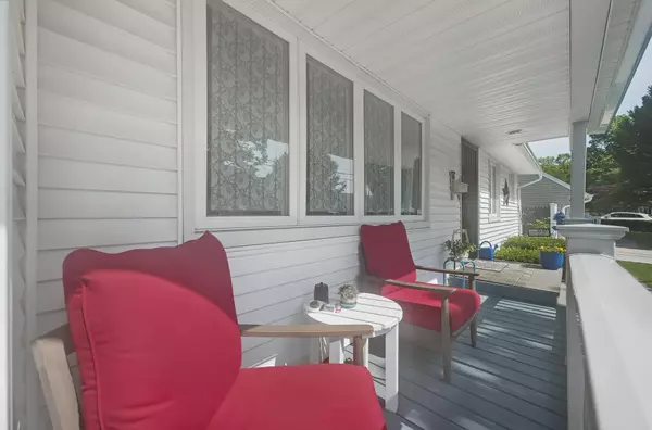 East Northport, NY 11731,11 Topland PL