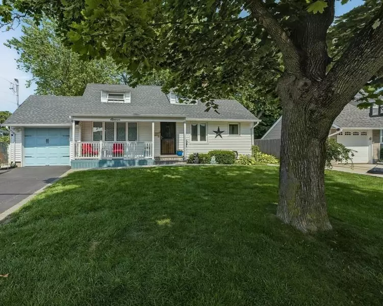 11 Topland PL, East Northport, NY 11731